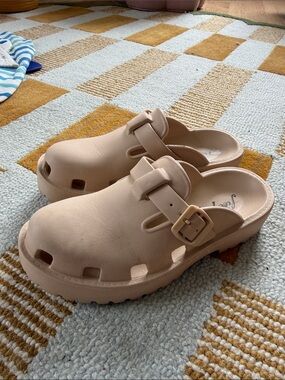 Free People Karlie Buckle Clogs in “Sand Dune” size EU 38/US 7